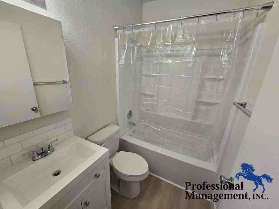 224 N 23rd St #1 - Photo 6 of 6