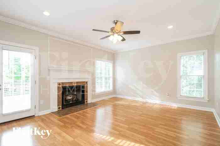 232 Kingsmill Dr - Photo 3 of 15