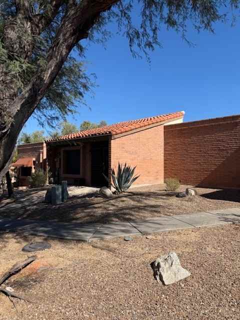 8638 N Little Oak Ln - Photo 3 of 31