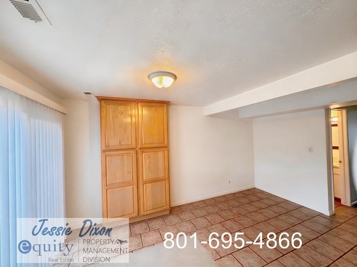 1231 E 991 S - Photo 3 of 20