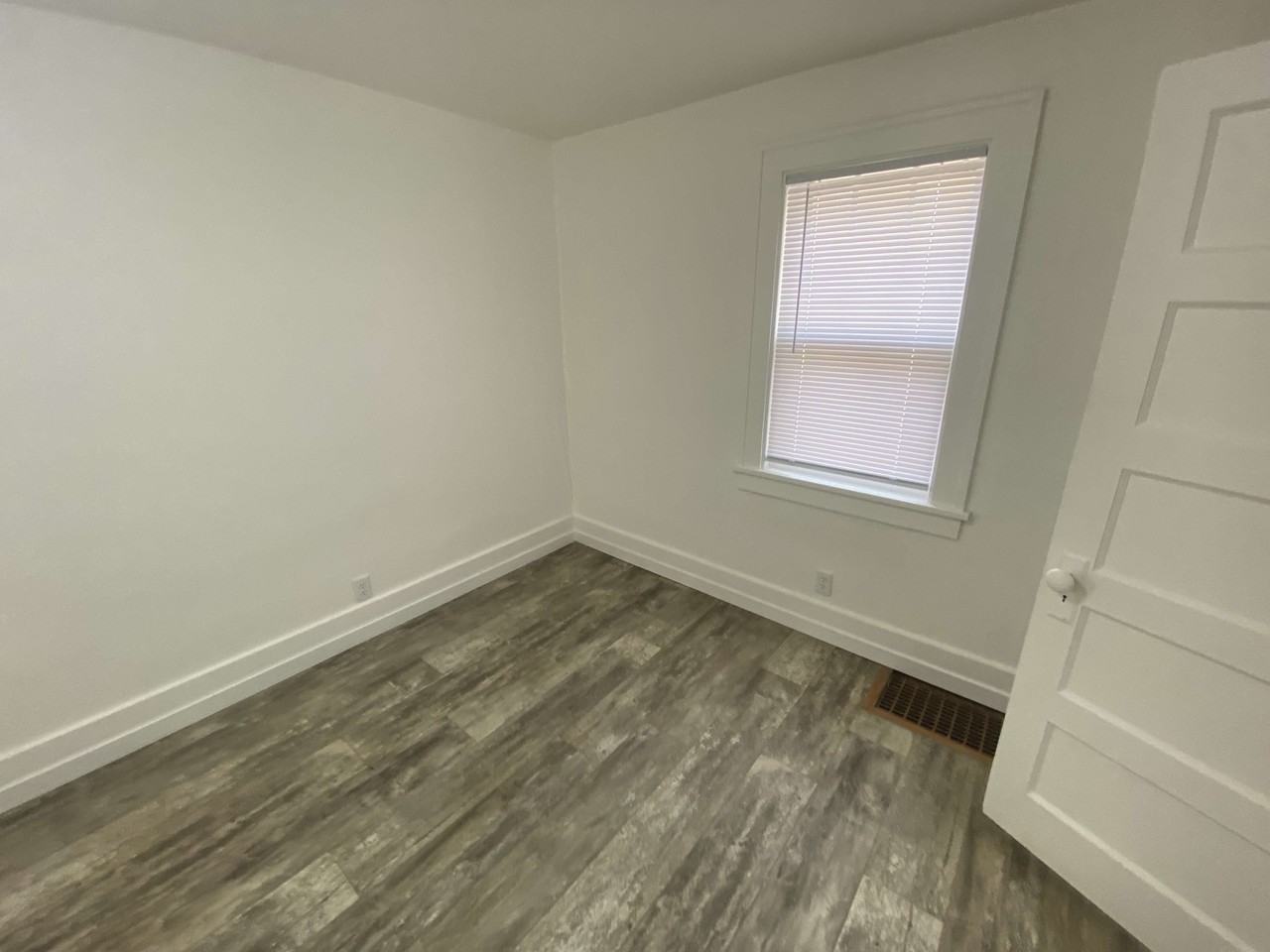 401 E 13th St #NA - Photo 7 of 14