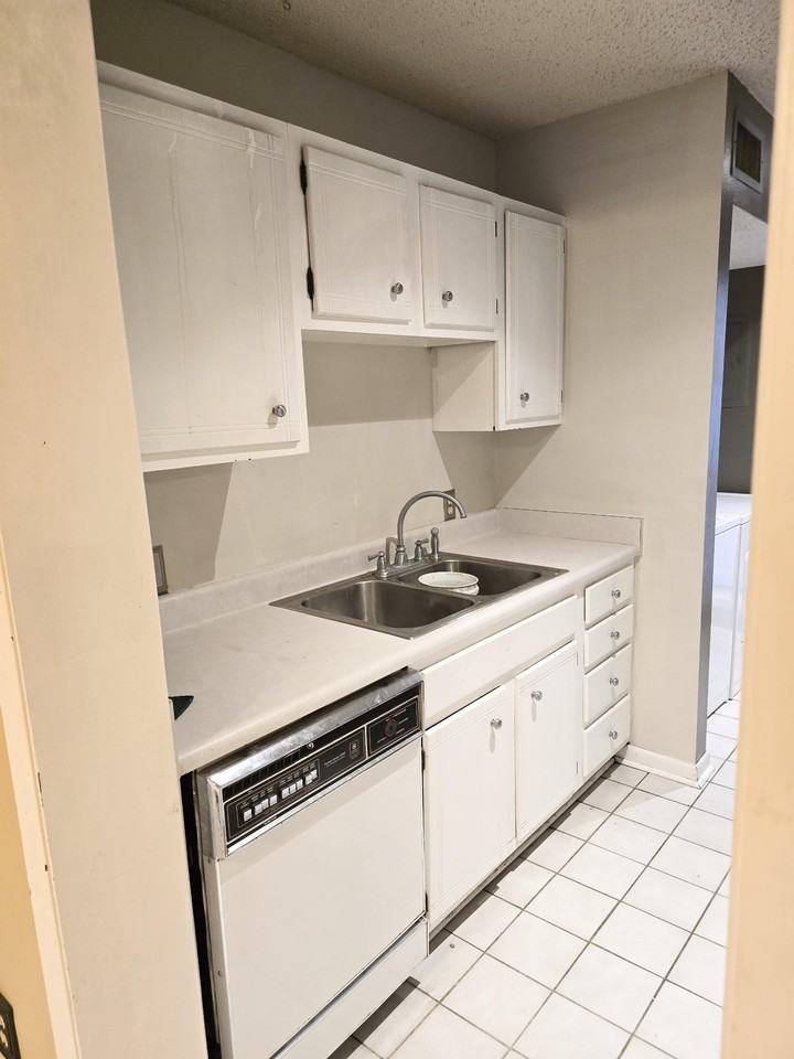 13 Larkspur Ln #13 - Photo 3 of 13