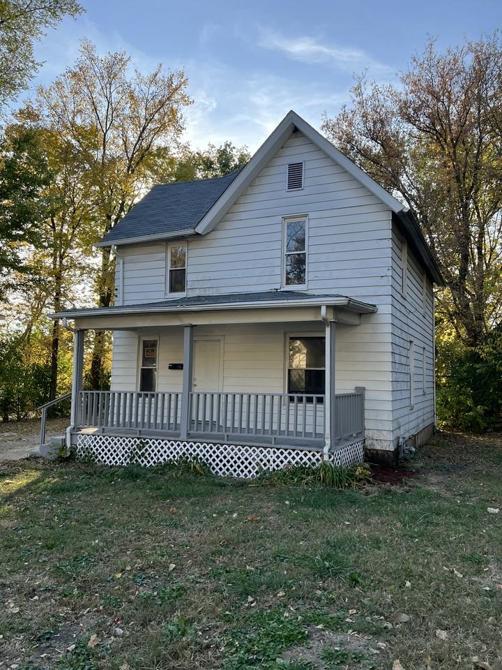 1032 Woodlawn Ave #NA - Photo 2 of 25