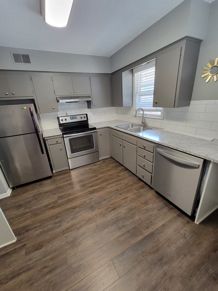 734 S 50th St #6 - Photo 3 of 11