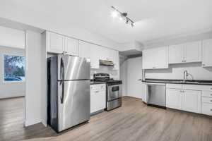 featured image of 700 Gladmer Pk