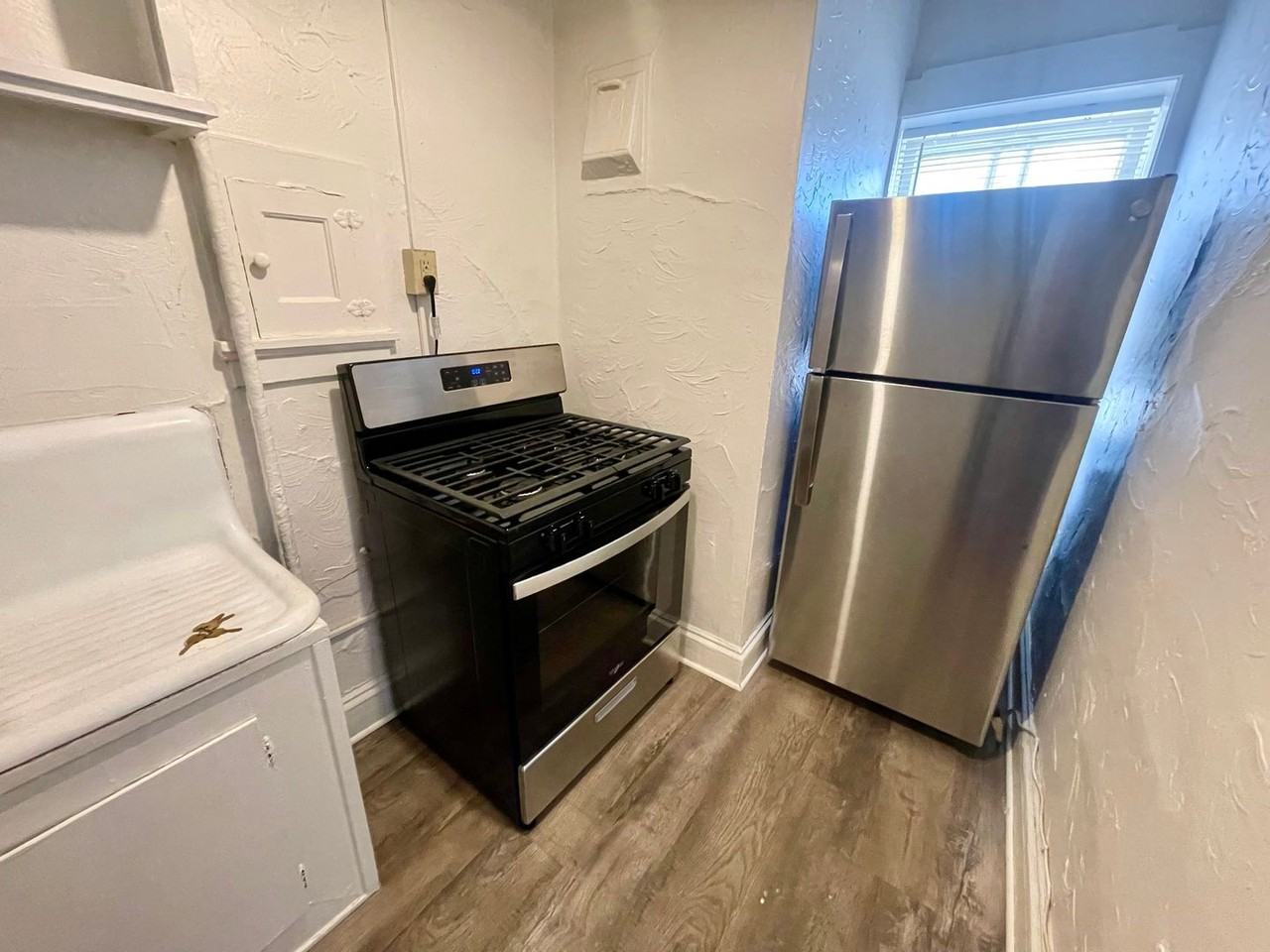 913 E Juneau Ave. - Photo 6 of 18