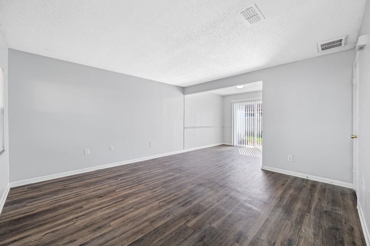 Himes Townhomes - Photo 5 of 28