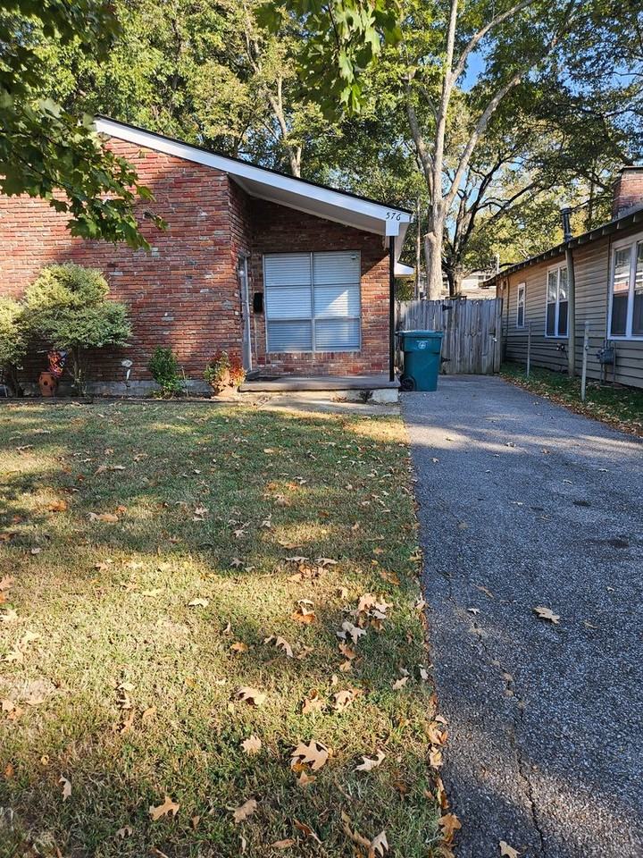 576 S Prescott St - Photo 2 of 10