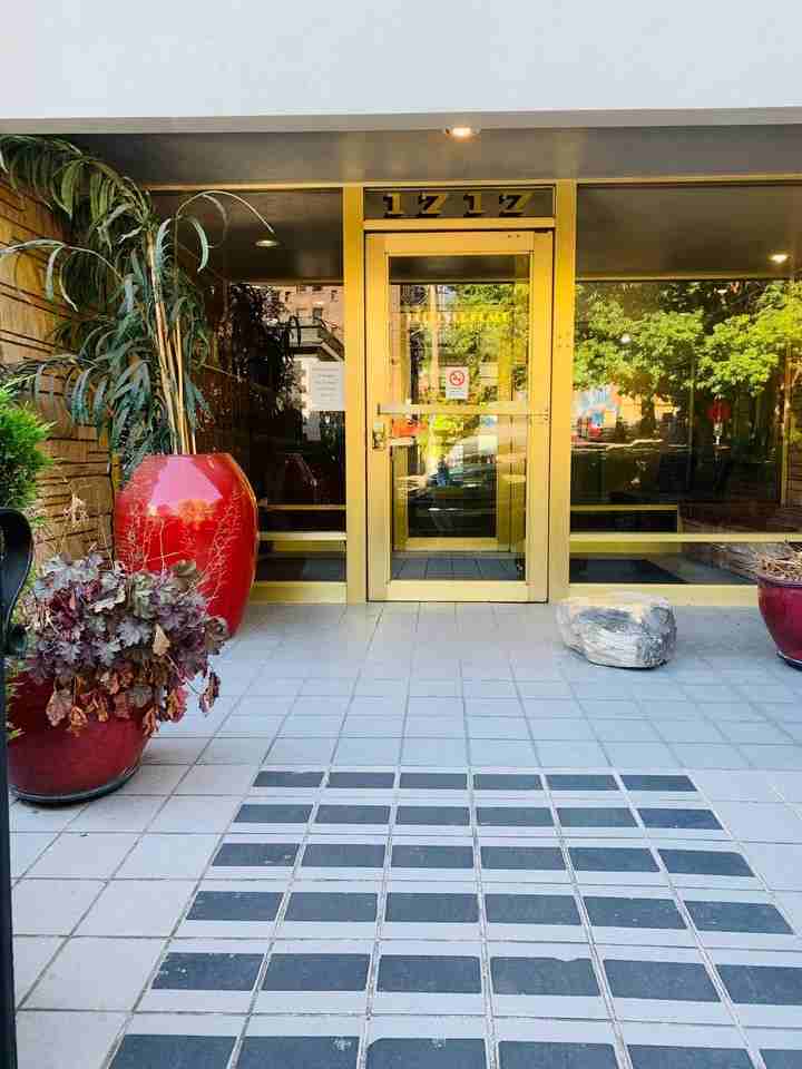 Bellevue Place Apartments - Photo 4 of 16