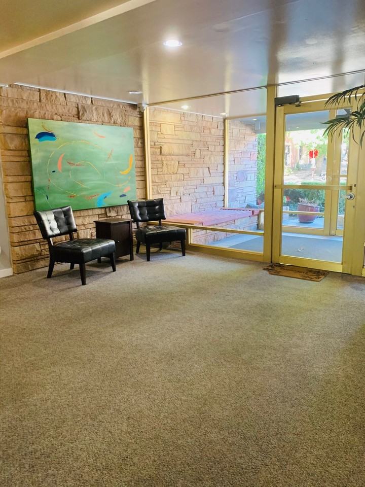 Bellevue Place Apartments - Photo 6 of 16