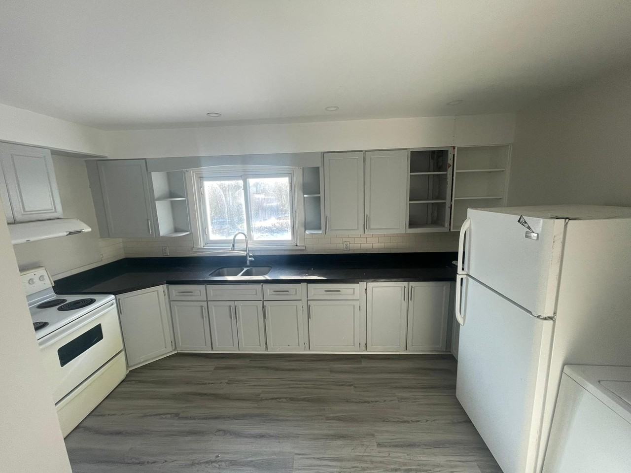 10 Mccowan Rd #1 - Photo 3 of 12