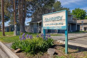 featured image of 1002 Hillcrest St