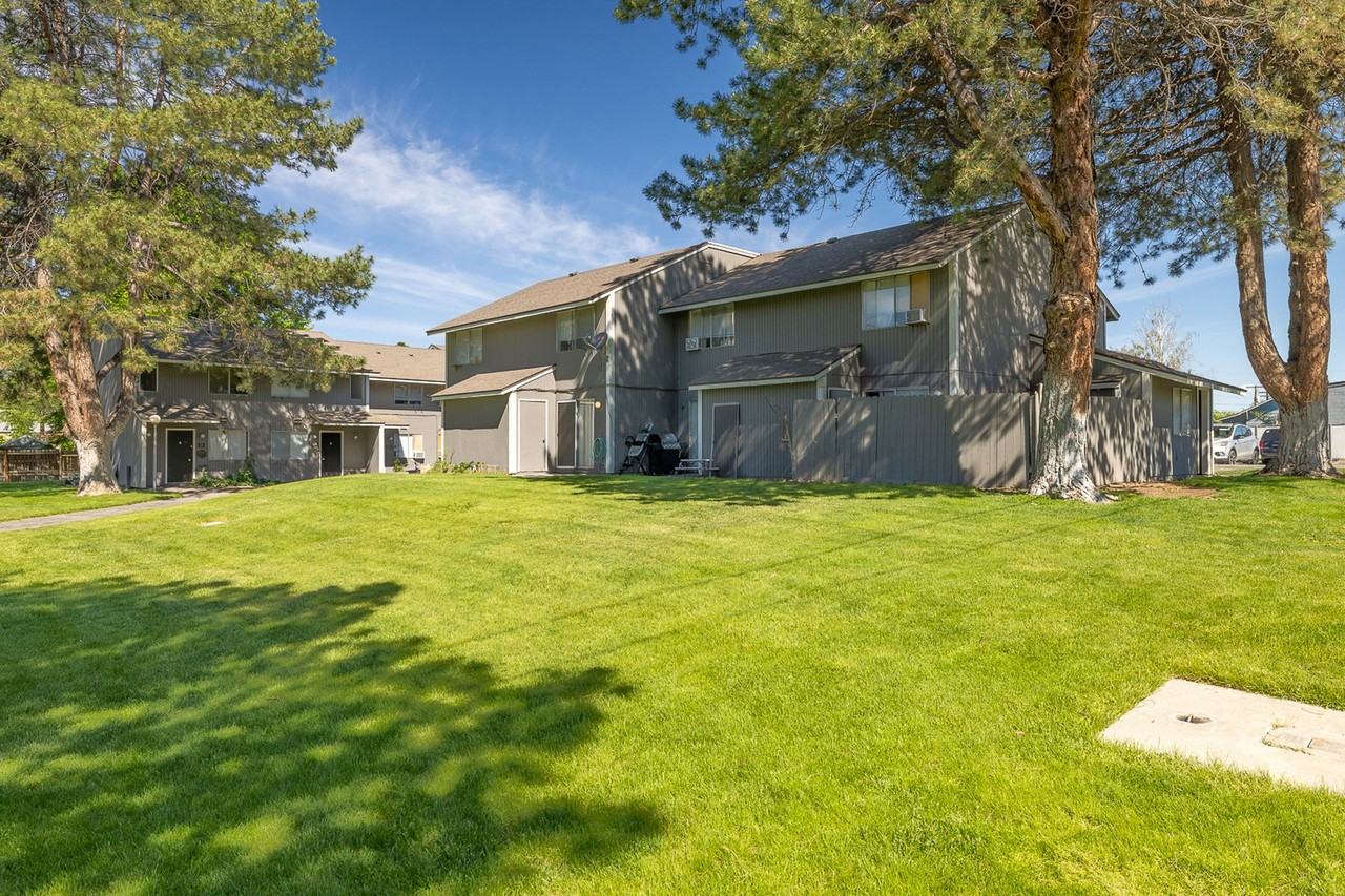 The Grandview Apartments - Photo 2 of 15