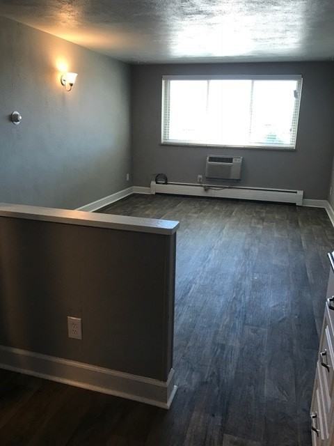 Large Spacious 1 & 2 Bedroom Apartments - Photo 2 of 6