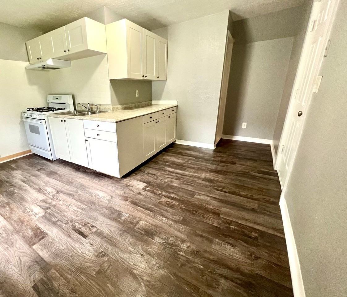 1314 Morgan Ave N - Photo 2 of 10