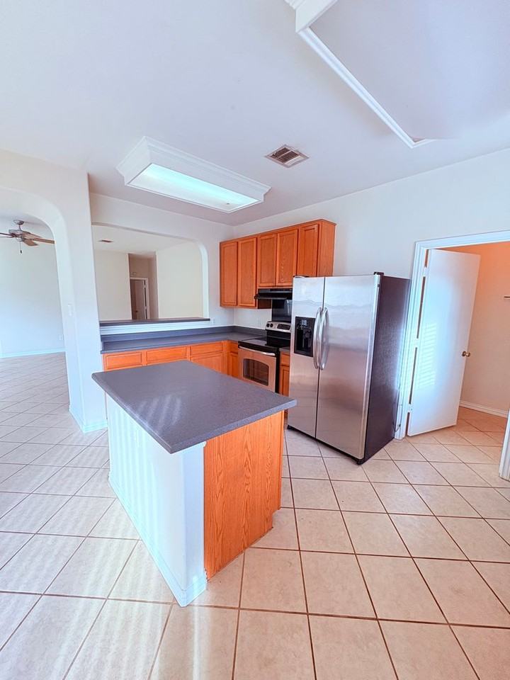 1839 Bayland St - Photo 2 of 19