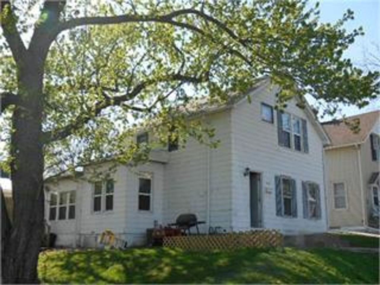 929 Vine St - Photo 2 of 12