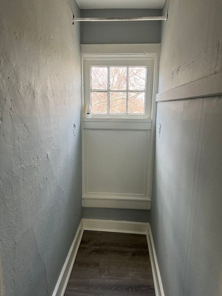 929 Vine St - Photo 3 of 12