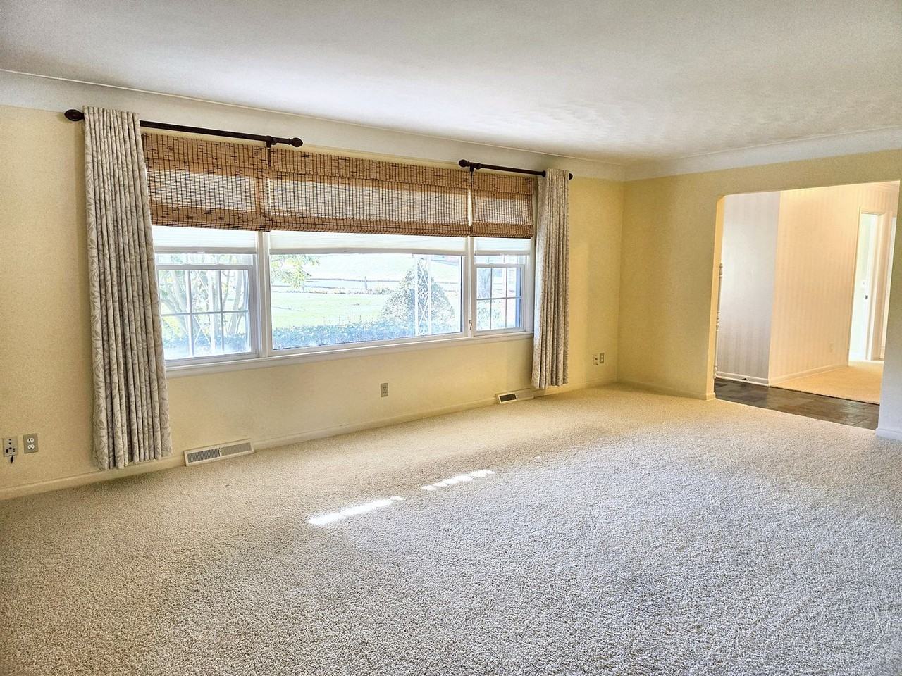 6179 Plainfield Ave - Photo 5 of 20