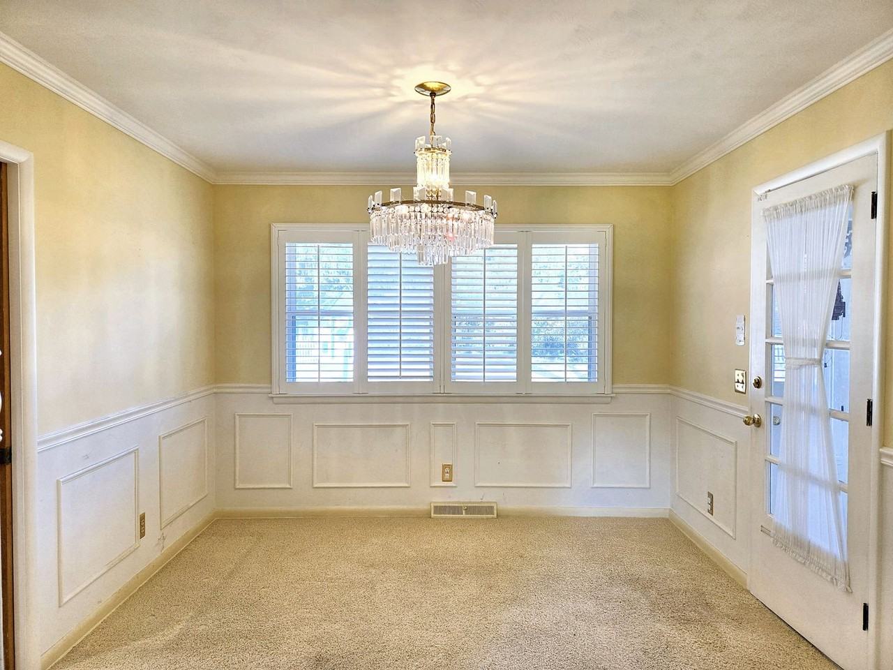 6179 Plainfield Ave - Photo 6 of 20