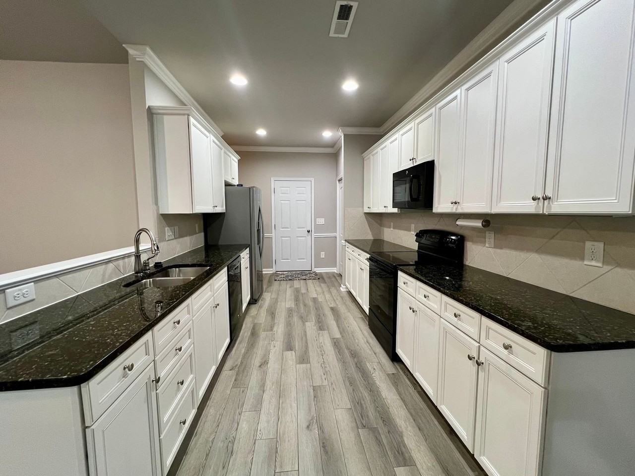 213 Slate Dr - Photo 4 of 31