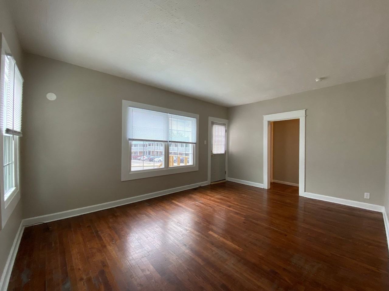 811 N Grant St - Photo 2 of 10