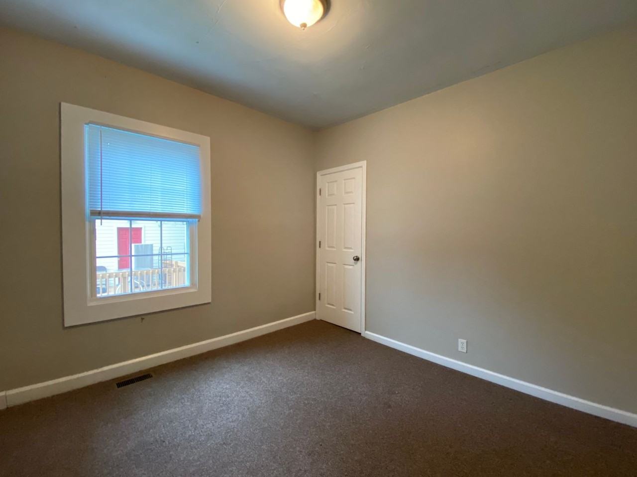 811 N Grant St - Photo 7 of 10