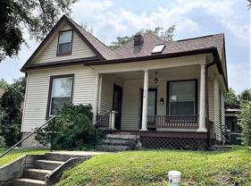 713 N Lincoln St - Photo 1 of 1