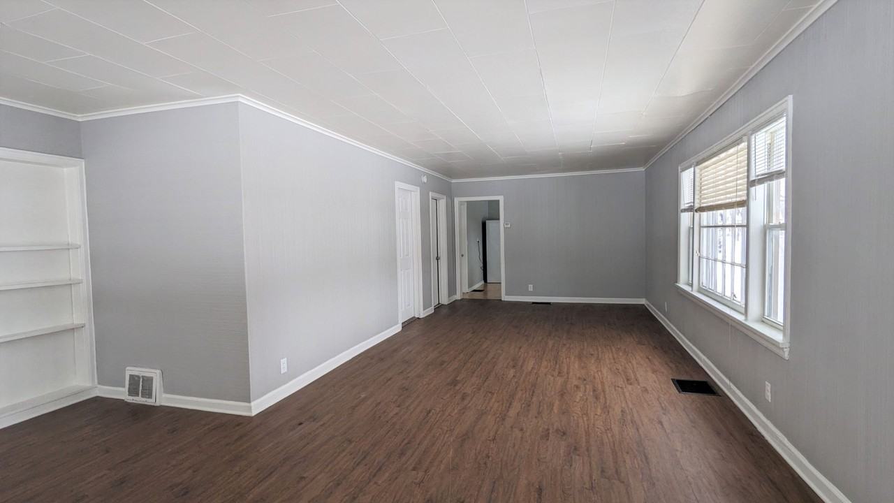 1920 5th St - Photo 3 of 11