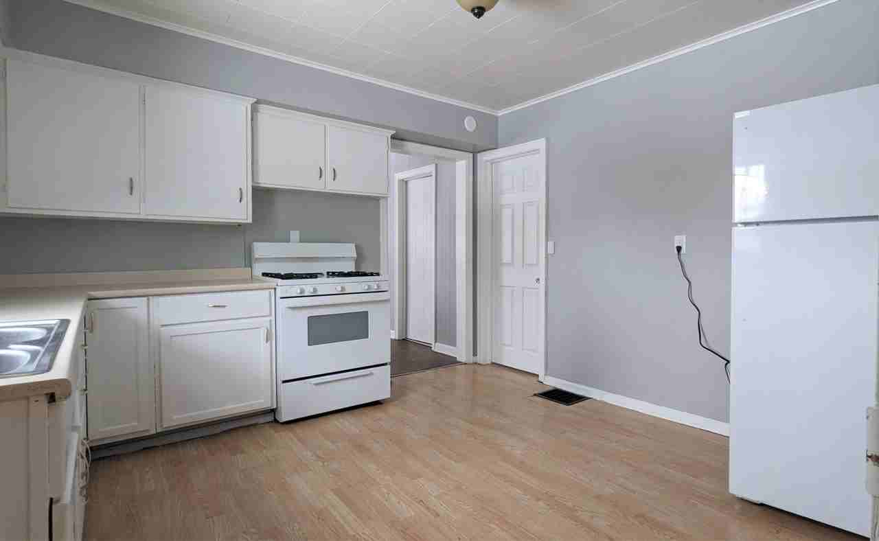 1920 5th St - Photo 5 of 11