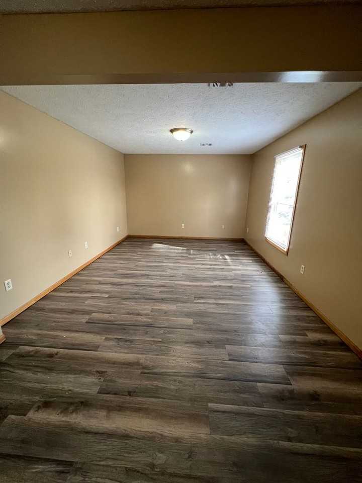 220-222 W Home - Photo 3 of 10