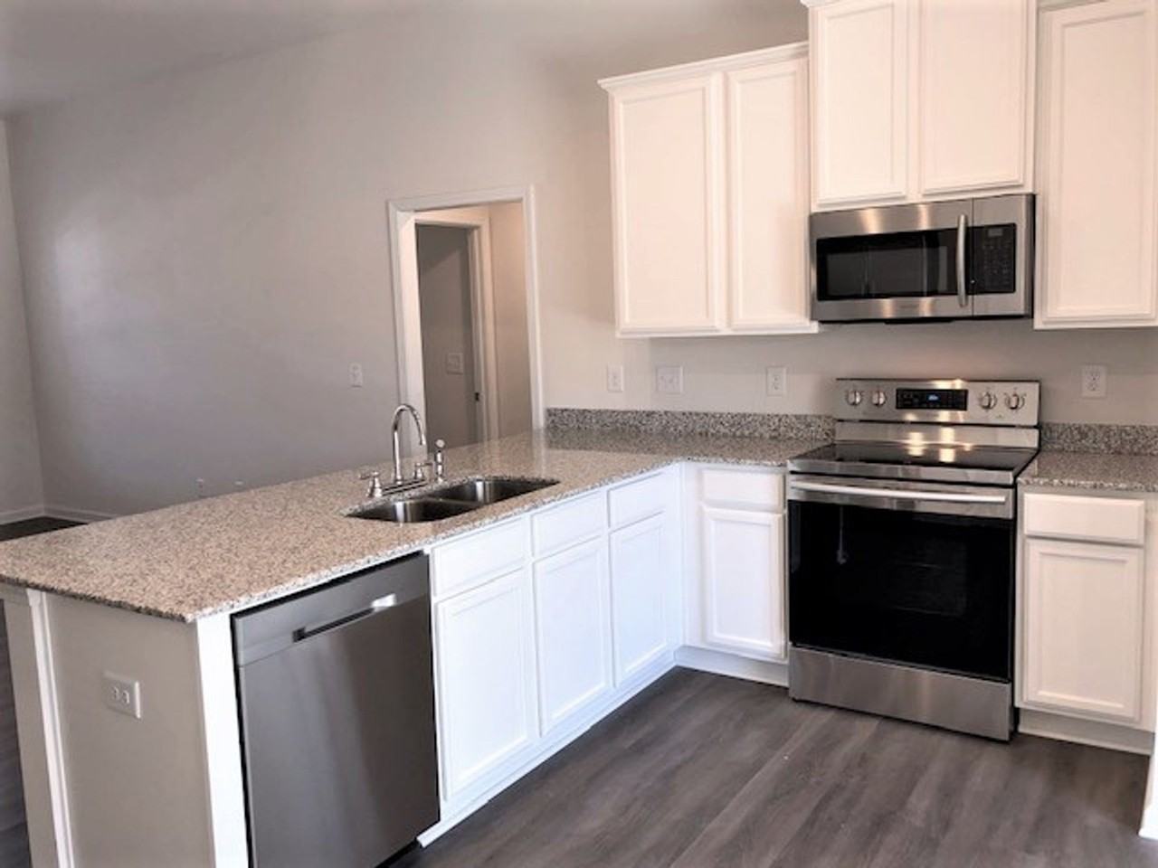 235 Drayton Hall Dr - Photo 3 of 12