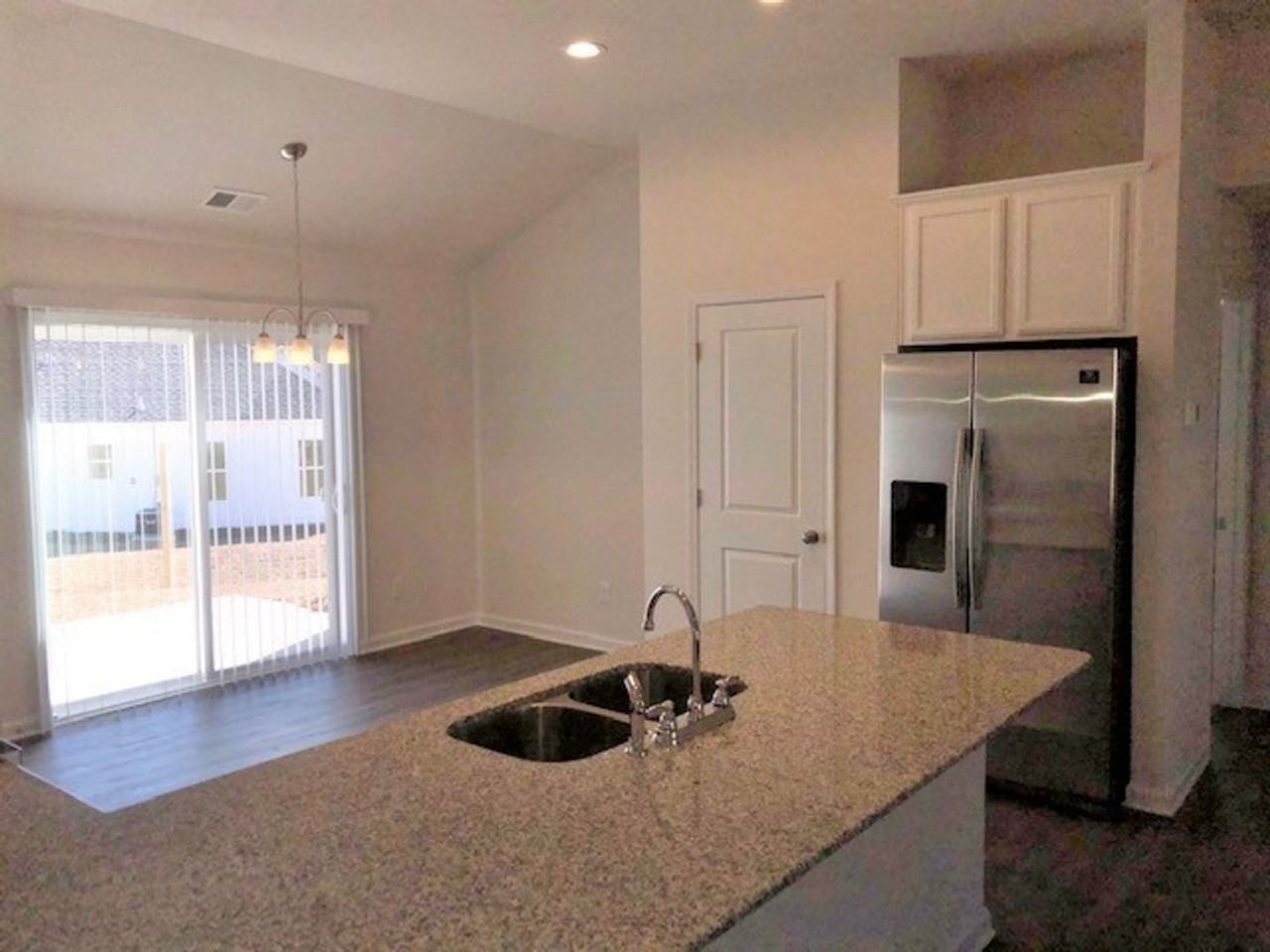 235 Drayton Hall Dr - Photo 4 of 12