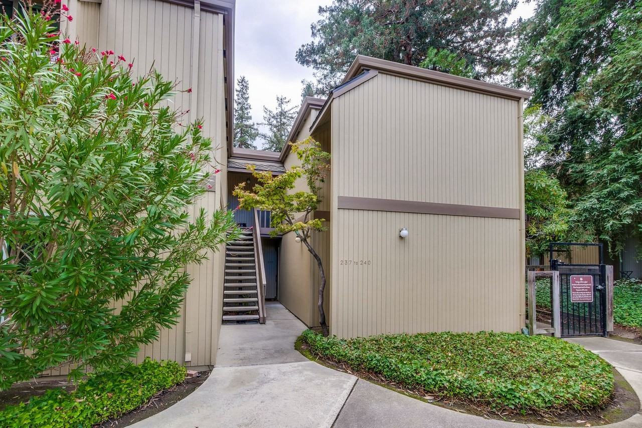 505 Cypress Point Dr #239