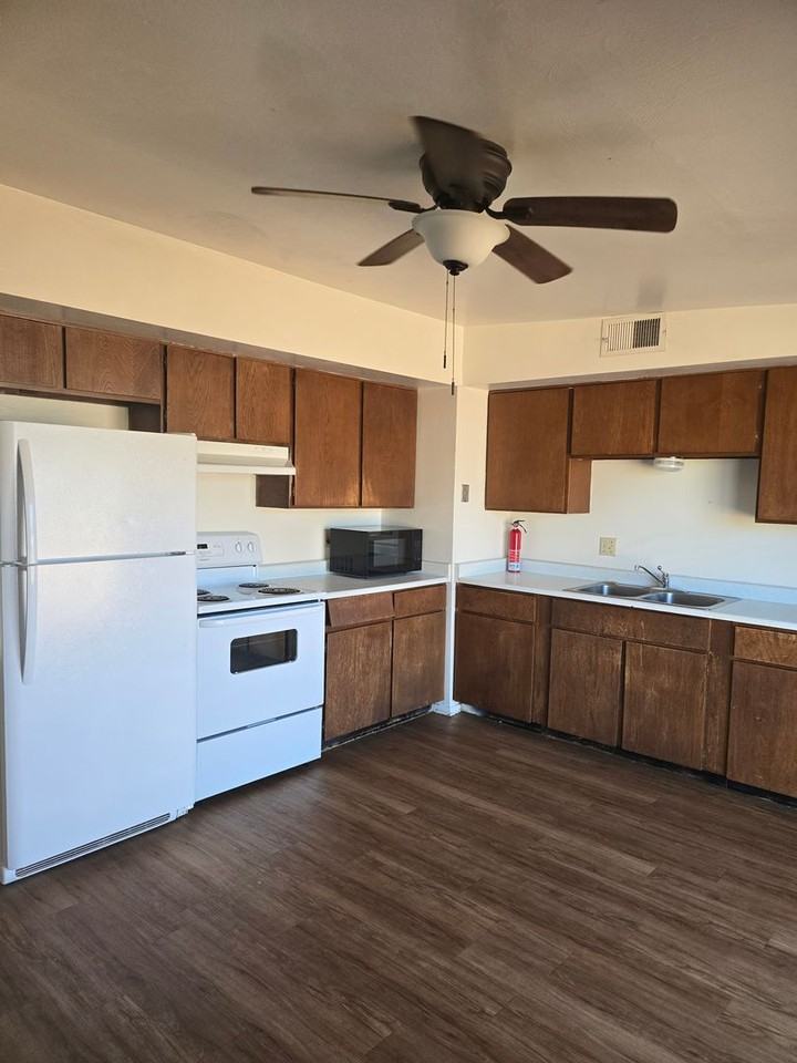 4633 Evergreen Dr - Photo 2 of 16