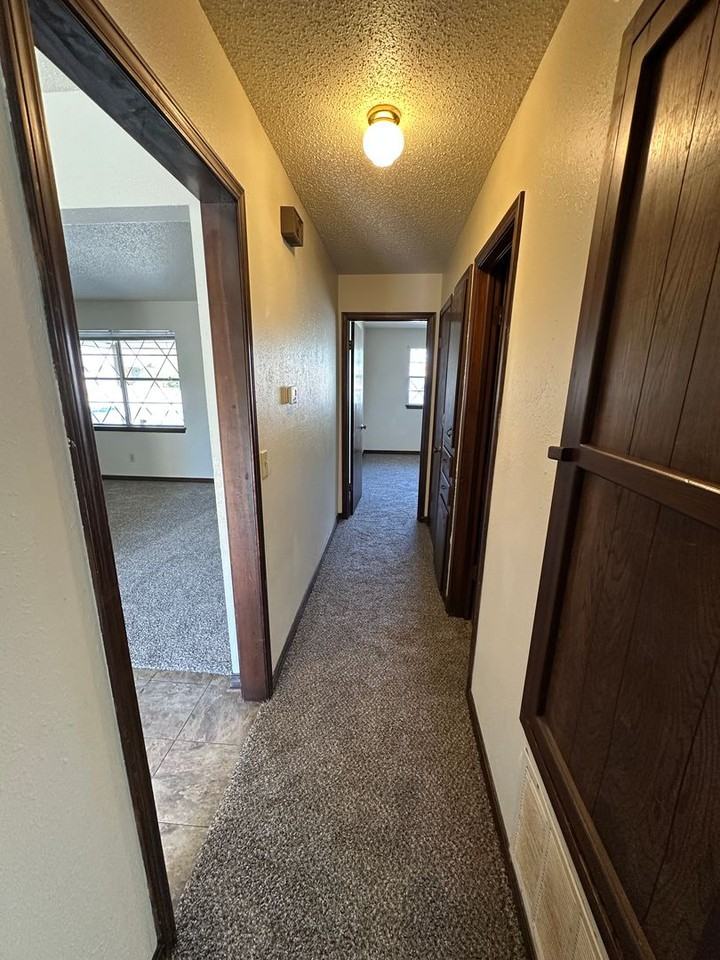 704 Ashley Dr - Photo 7 of 13