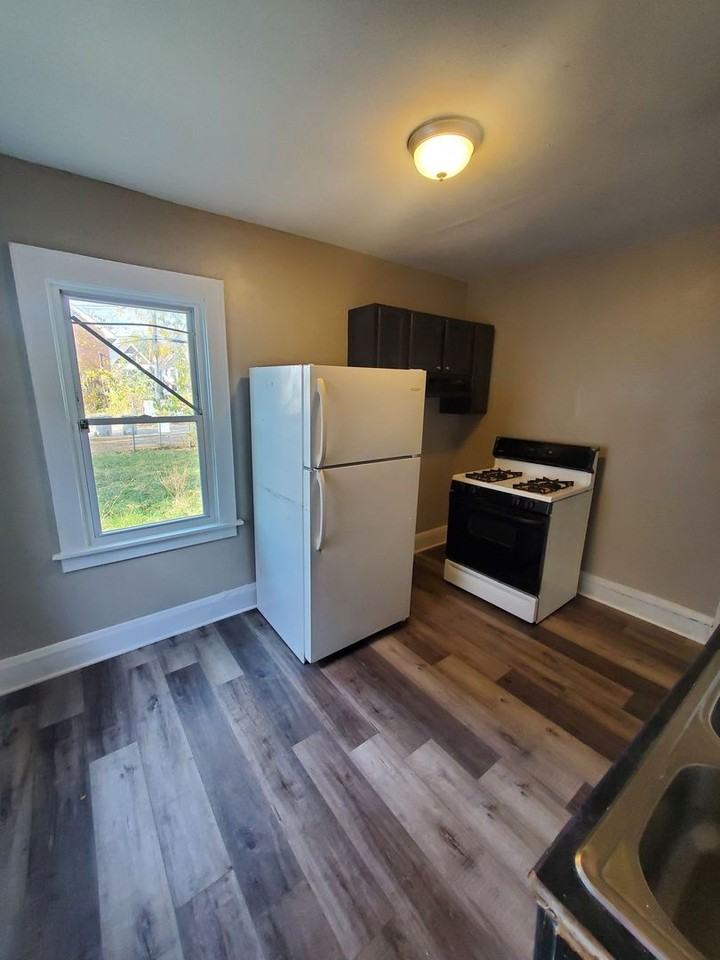 2539 N 37th St - Photo 2 of 8