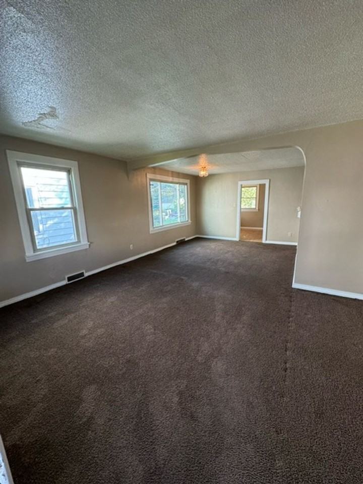 3923 Weisser Park Ave - Photo 2 of 8