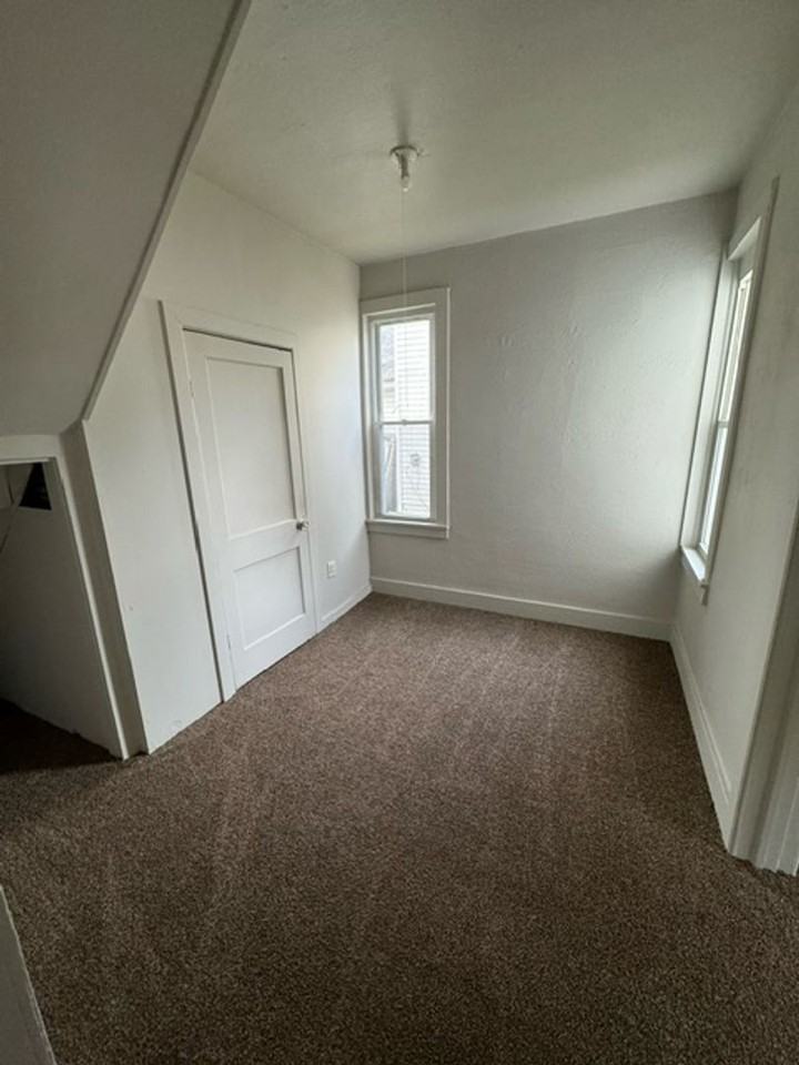 1313 Zollars Ave - Photo 3 of 8