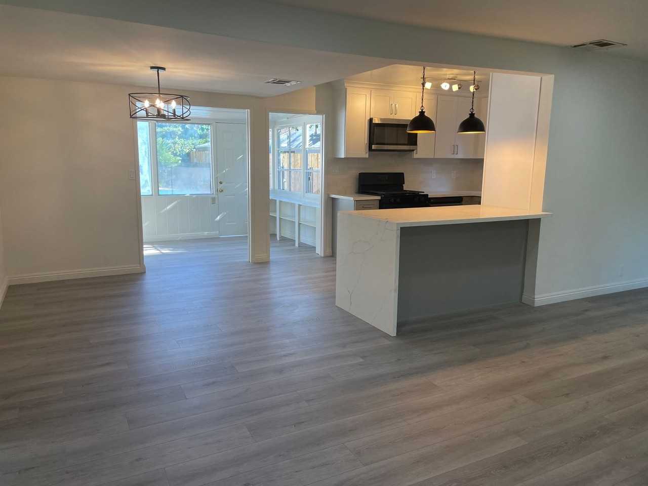 537 Coolidge Dr - Photo 2 of 10