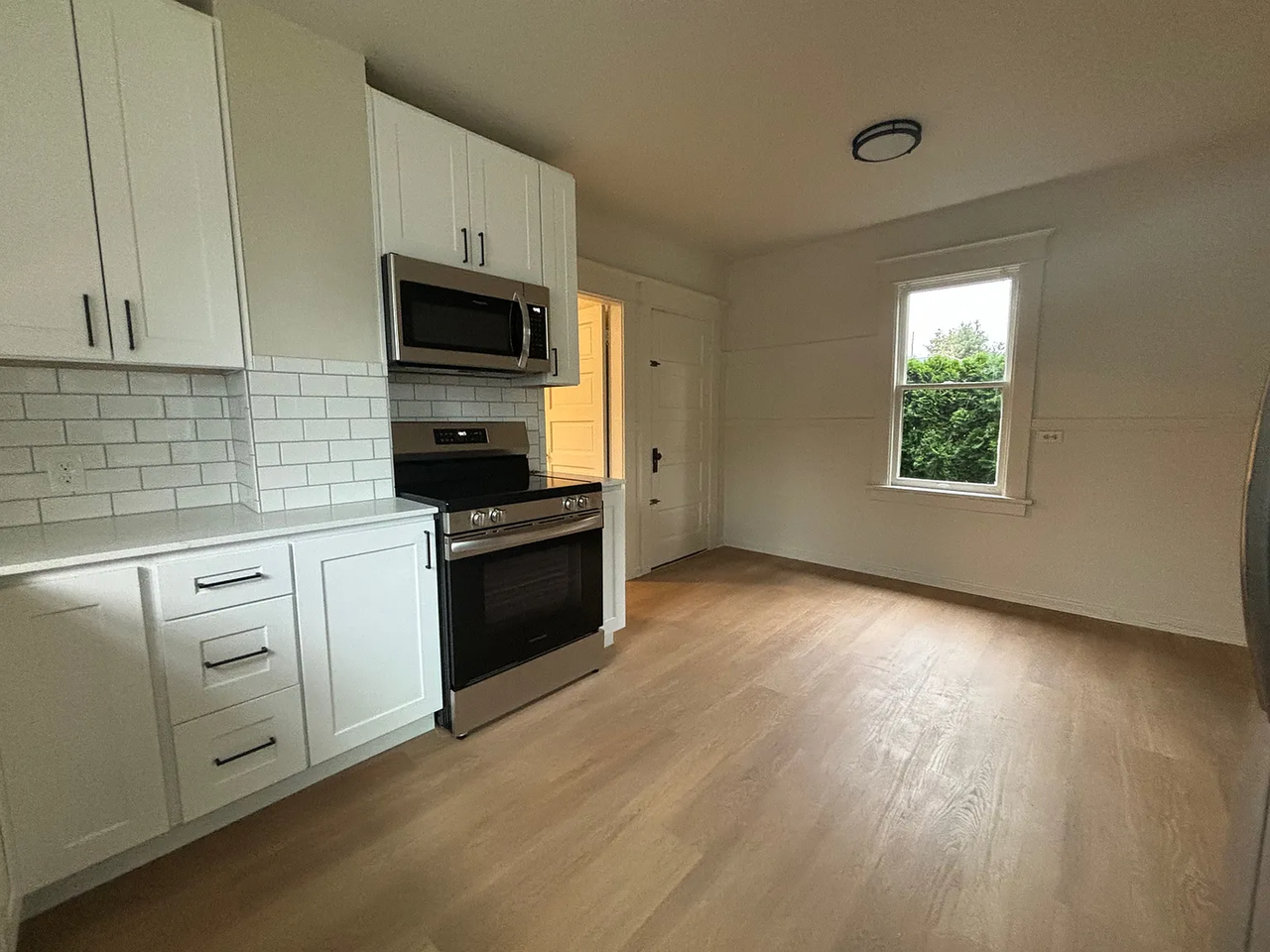 2661 8th Ave W - Photo 3 of 30