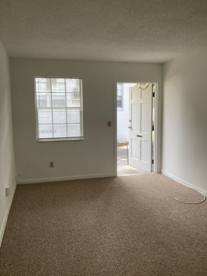511 Hillcrest St #2 - Photo 5 of 7