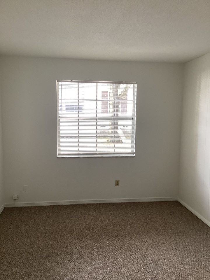 511 Hillcrest St #2 - Photo 6 of 7