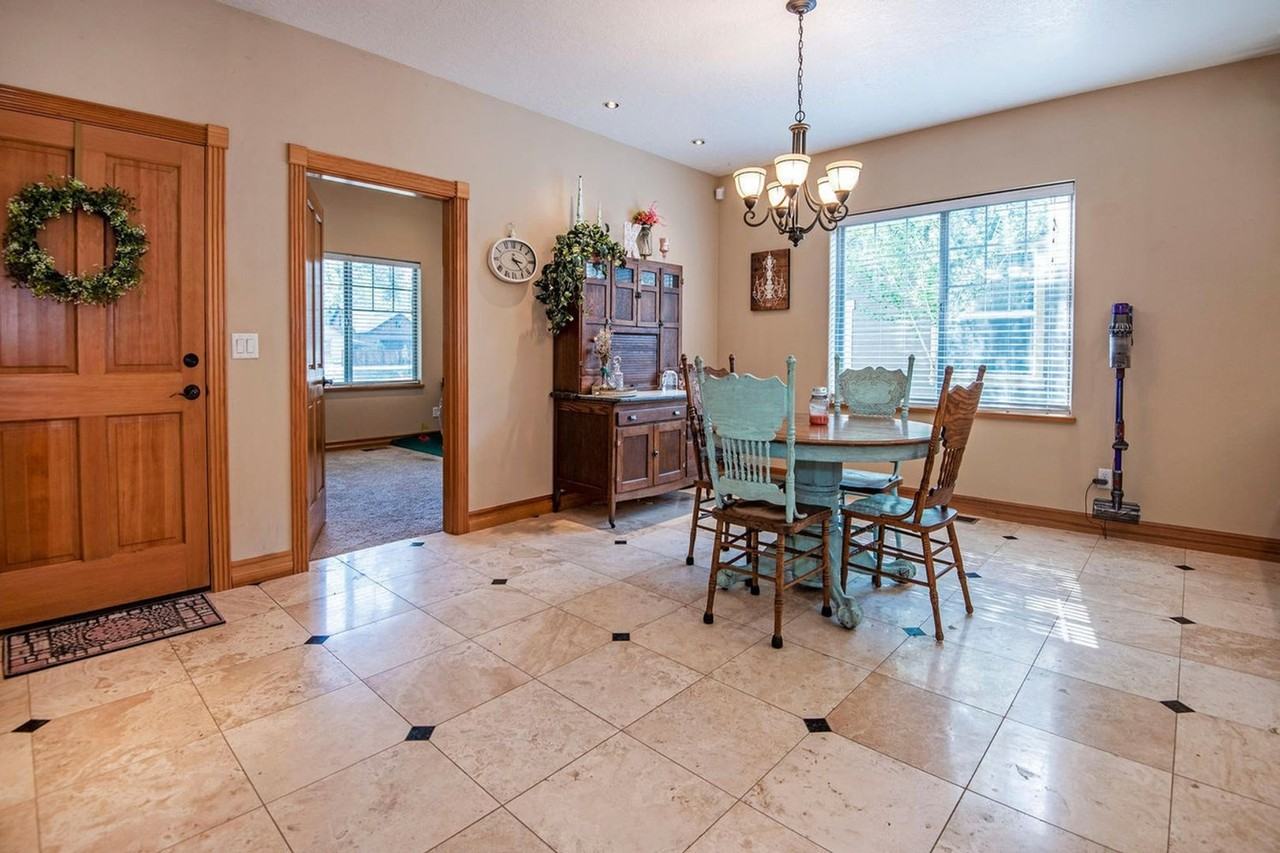 1171 E Cascade Ave - Photo 5 of 12