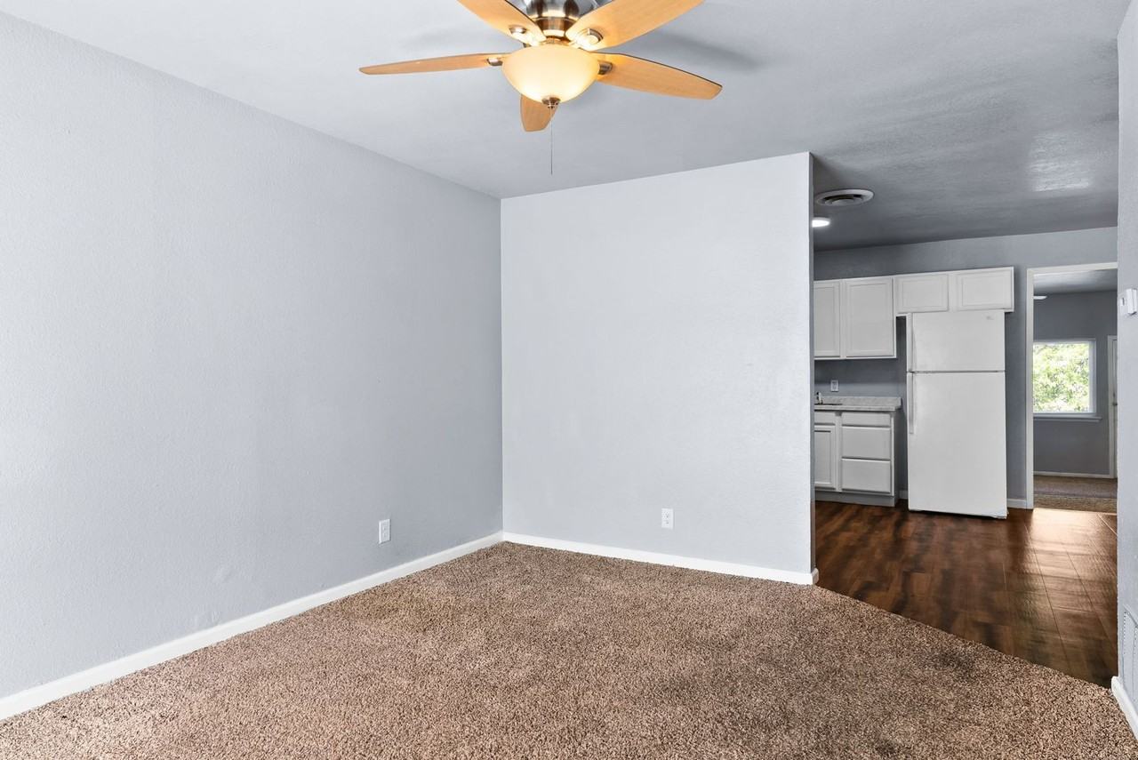 2709 Hillside Dr - Photo 2 of 19