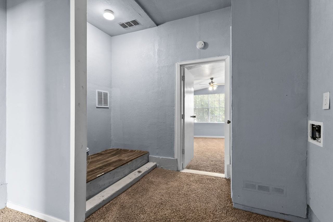 2709 Hillside Dr - Photo 5 of 19