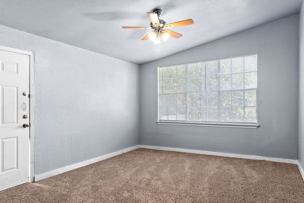 2709 Hillside Dr - Photo 7 of 19