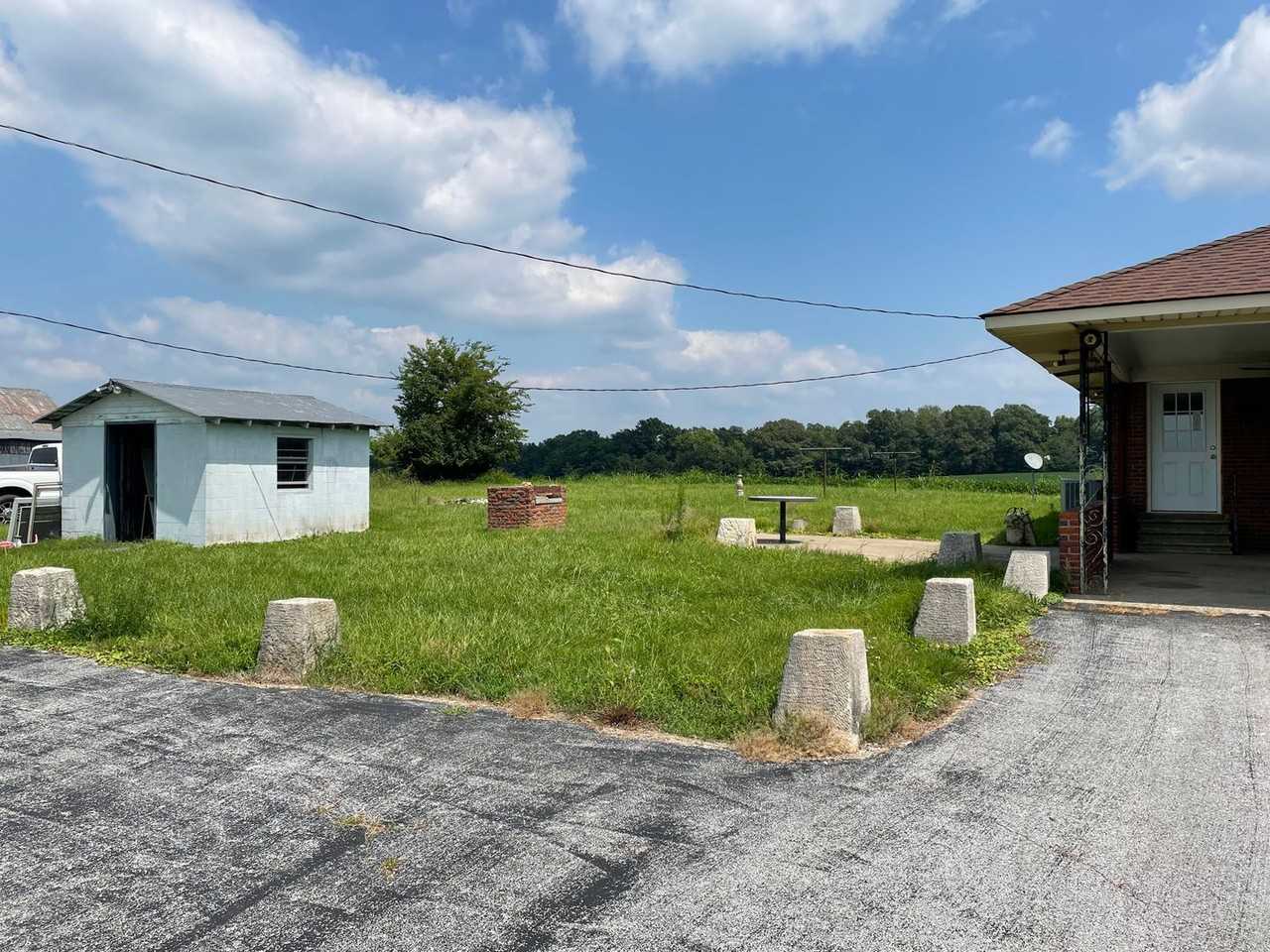 496 Miles Rd - Photo 2 of 14