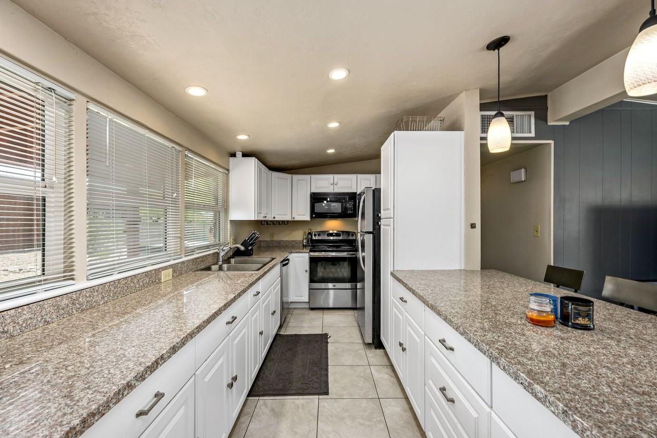 1412 E Copper St - Photo 6 of 34