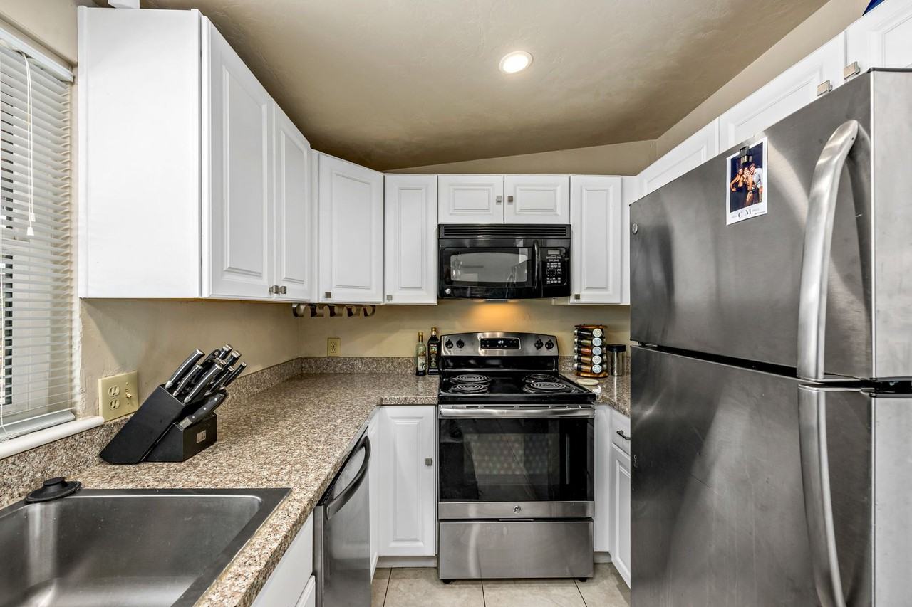 1412 E Copper St - Photo 7 of 34